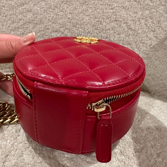 Chanel Round Vanity in great condition - Picture 4 of 7